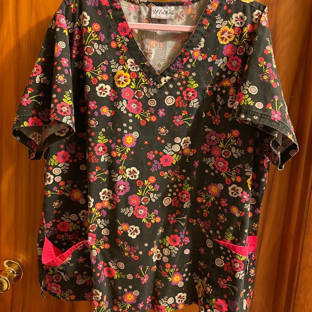 Woman’s Scrub Top